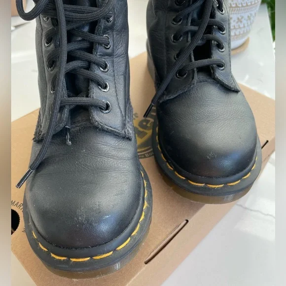 Dr. Martens Classic Black Leather Boots – Size 6 - Picture 5 of 7